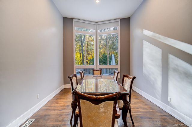 4 Ayr Court, Airmont, NY 10901