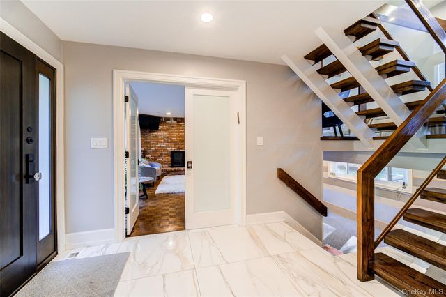 4 Ayr Court, Airmont, NY 10901