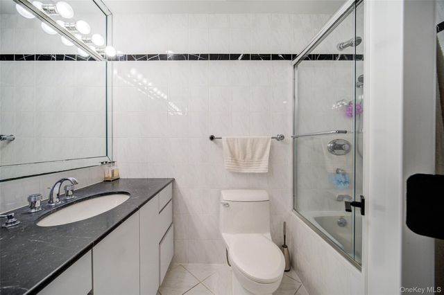 4 Ayr Court, Airmont, NY 10901