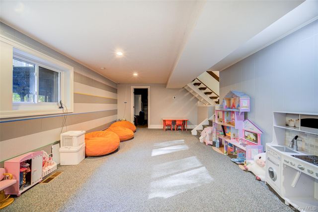 4 Ayr Court, Airmont, NY 10901