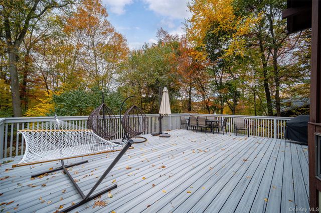 4 Ayr Court, Airmont, NY 10901