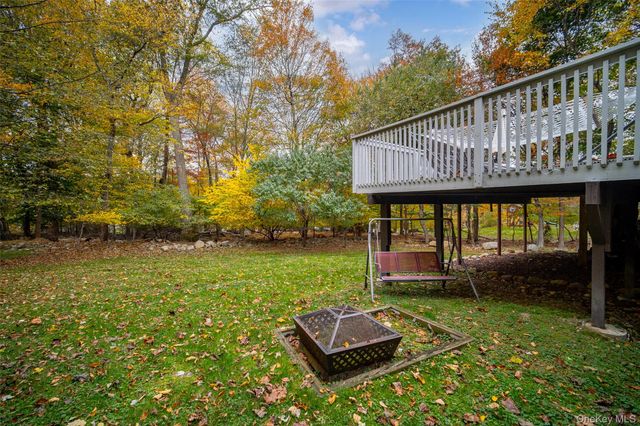 4 Ayr Court, Airmont, NY 10901