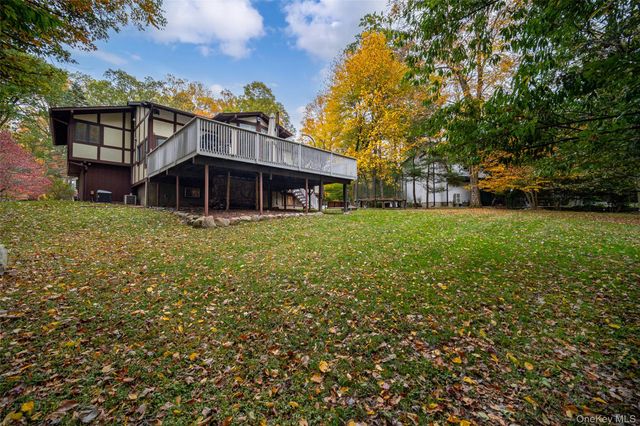 4 Ayr Court, Airmont, NY 10901