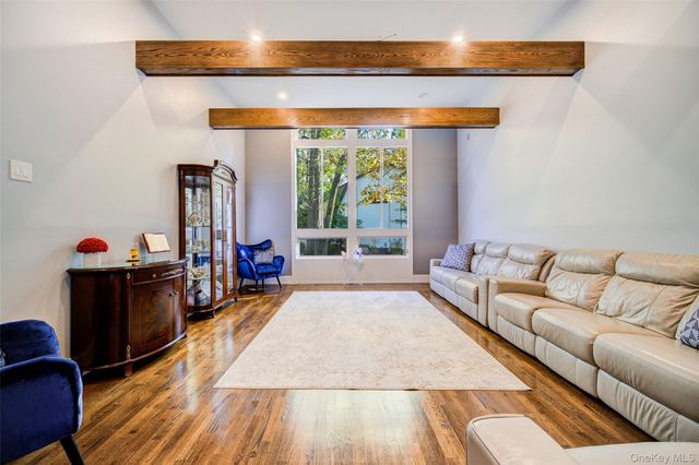 4 Ayr Court, Airmont, NY 10901