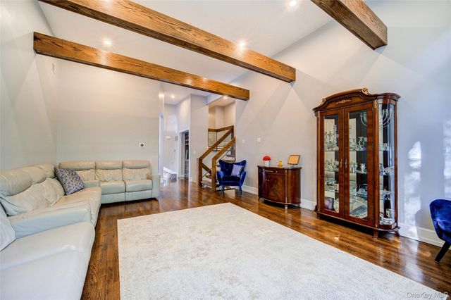 4 Ayr Court, Airmont, NY 10901