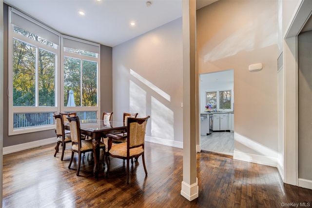 4 Ayr Court, Airmont, NY 10901