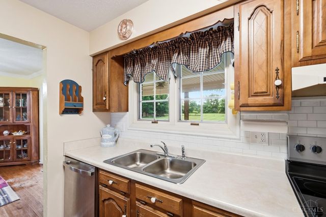 1428 E Social Row Road, Washington Twp, OH 45458