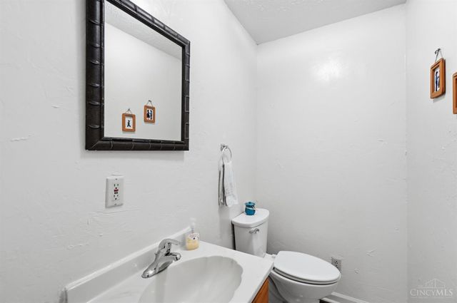1428 E Social Row Road, Washington Twp, OH 45458