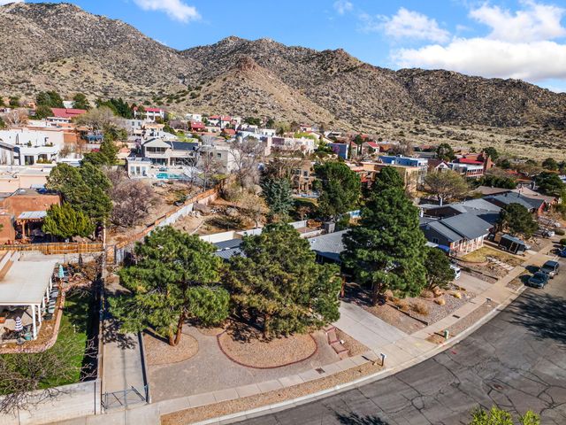 1012 Oro Real NE, Albuquerque, NM 87123