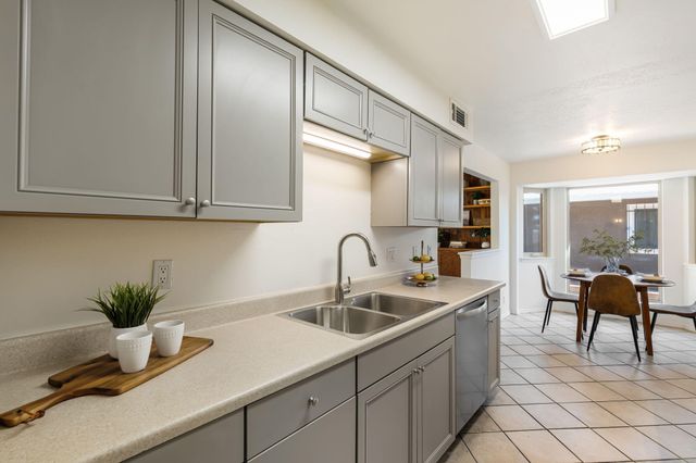 1012 Oro Real NE, Albuquerque, NM 87123