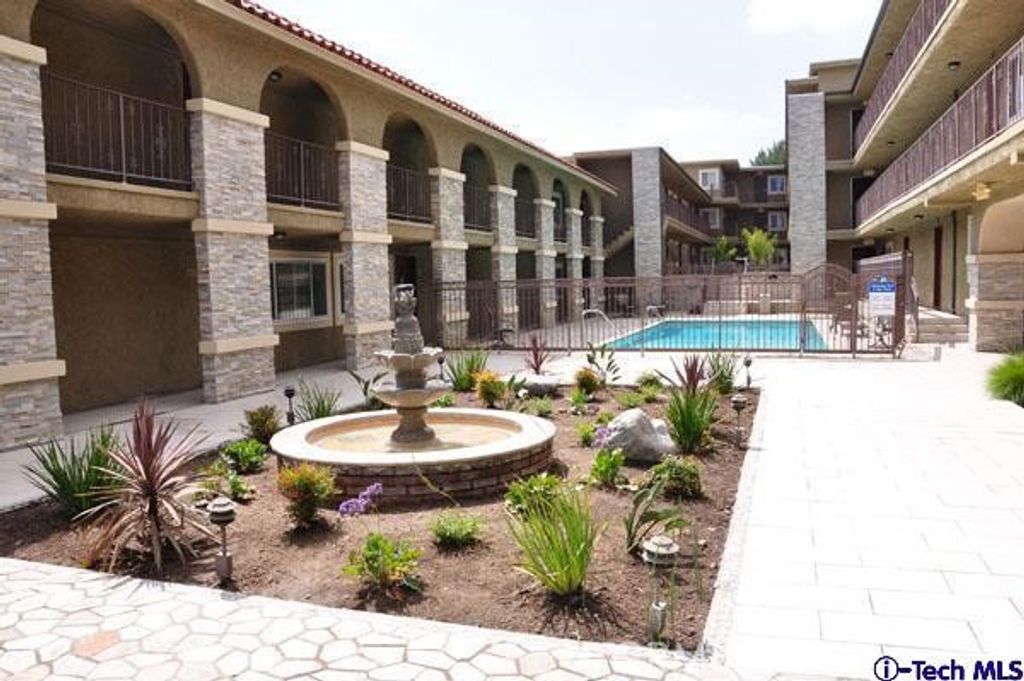 3220 Altura Avenue 103, Glendale, CA 91214