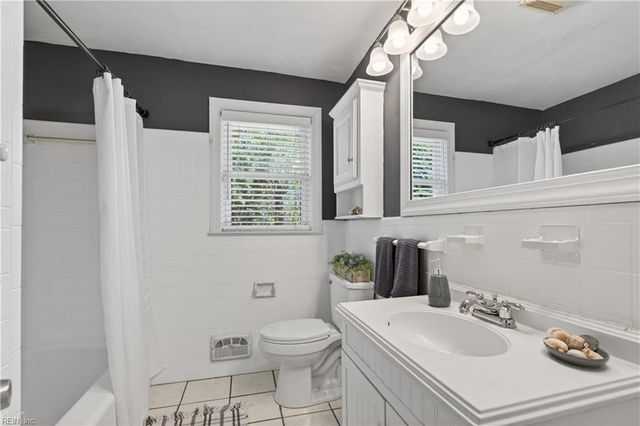 5701 Hawthorne LN, Portsmouth, VA 23703