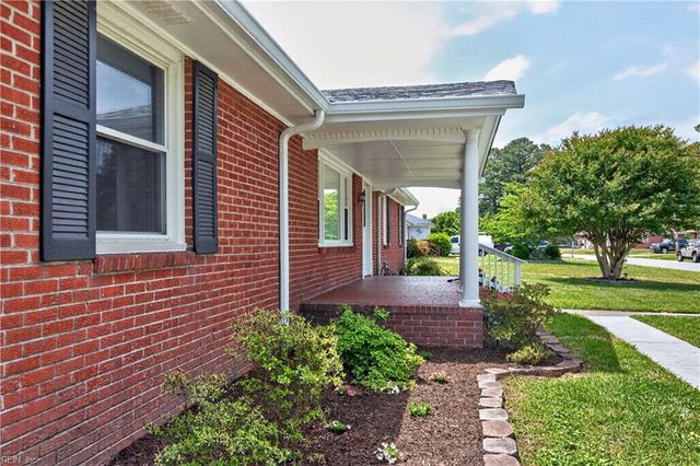 5701 Hawthorne LN, Portsmouth, VA 23703