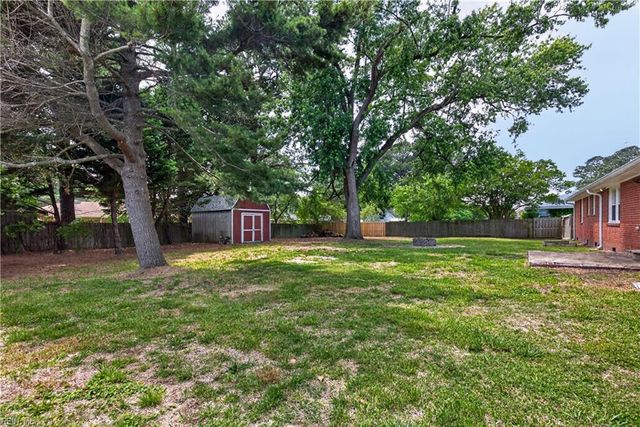 5701 Hawthorne LN, Portsmouth, VA 23703