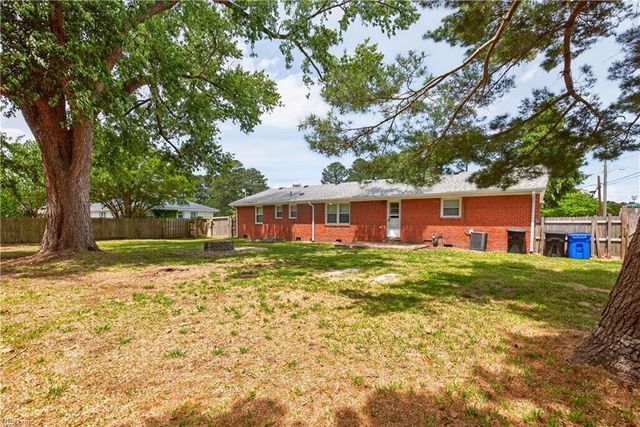 5701 Hawthorne LN, Portsmouth, VA 23703