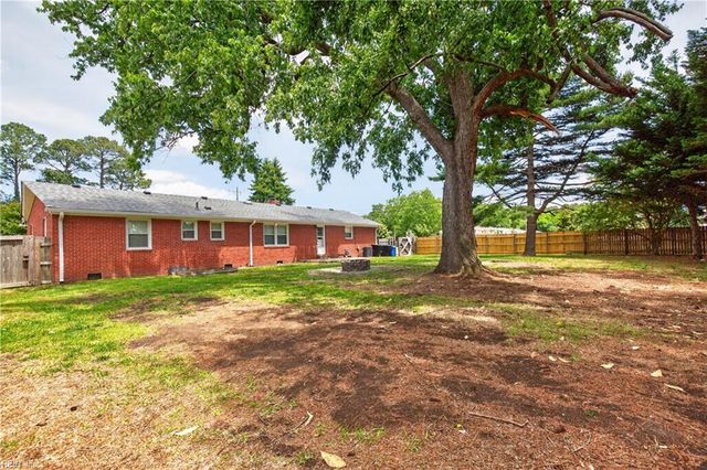 5701 Hawthorne LN, Portsmouth, VA 23703