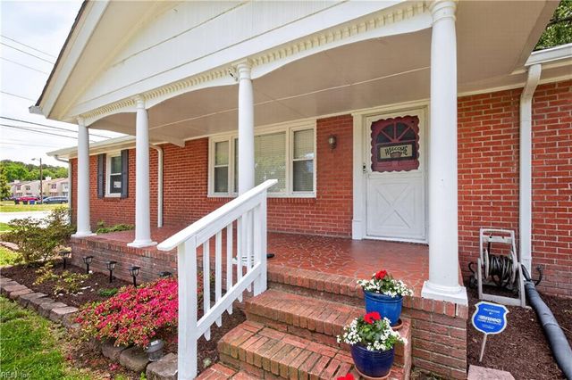 5701 Hawthorne LN, Portsmouth, VA 23703