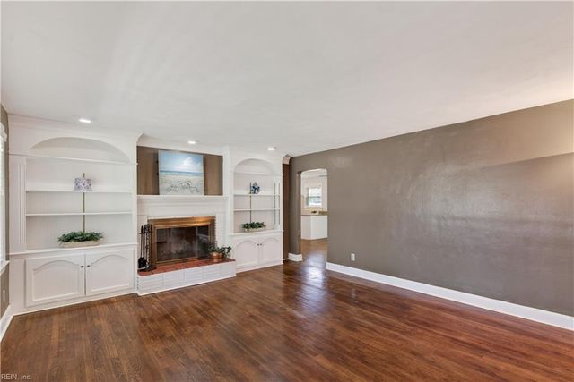 5701 Hawthorne LN, Portsmouth, VA 23703