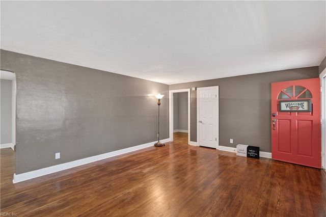 5701 Hawthorne LN, Portsmouth, VA 23703
