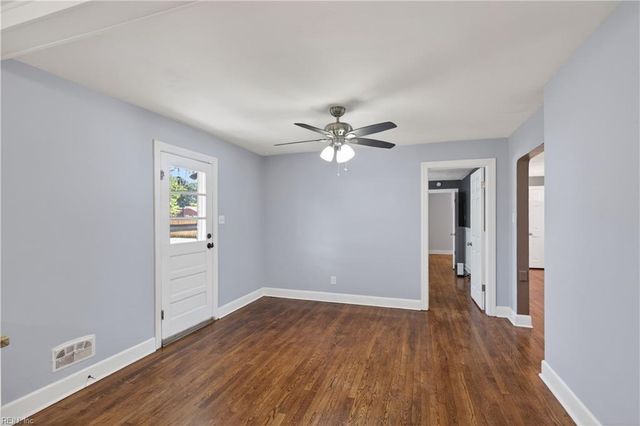 5701 Hawthorne LN, Portsmouth, VA 23703