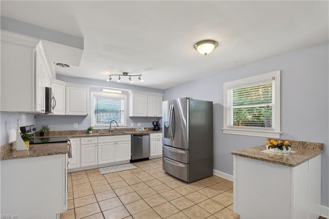 5701 Hawthorne LN, Portsmouth, VA 23703
