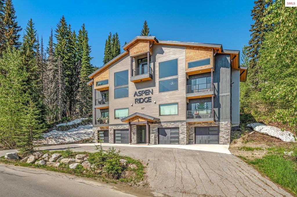 227 Crystal Springs Rd #3, Sandpoint, ID 83864