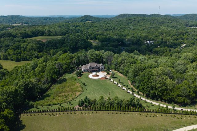 5019 Hilltop Ln, College Grove, TN 37046