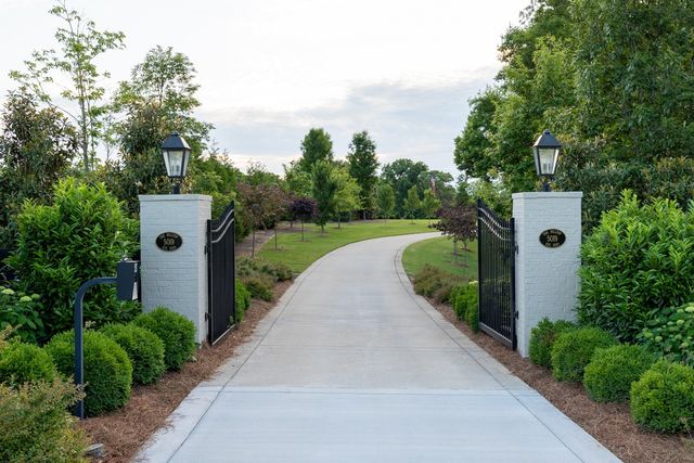 5019 Hilltop Ln, College Grove, TN 37046