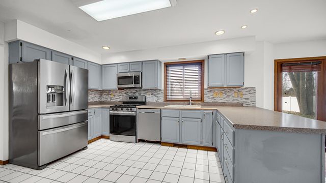 2455 W 61st Place, Merrillville, IN 46410