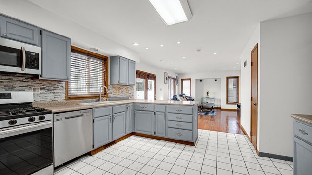 2455 W 61st Place, Merrillville, IN 46410