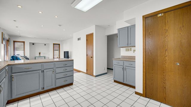 2455 W 61st Place, Merrillville, IN 46410