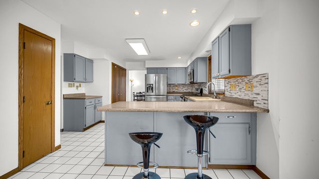 2455 W 61st Place, Merrillville, IN 46410