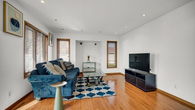 2455 W 61st Place, Merrillville, IN 46410