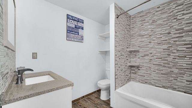 2455 W 61st Place, Merrillville, IN 46410