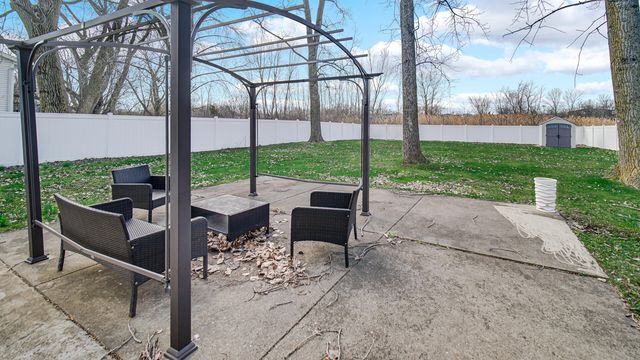 2455 W 61st Place, Merrillville, IN 46410