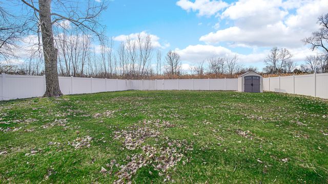 2455 W 61st Place, Merrillville, IN 46410