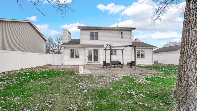 2455 W 61st Place, Merrillville, IN 46410