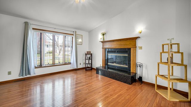 2455 W 61st Place, Merrillville, IN 46410