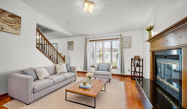 2455 W 61st Place, Merrillville, IN 46410