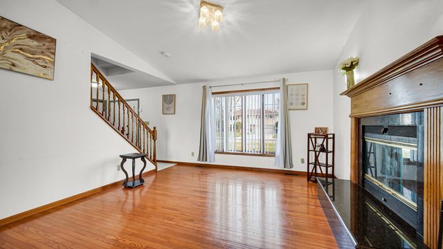 2455 W 61st Place, Merrillville, IN 46410