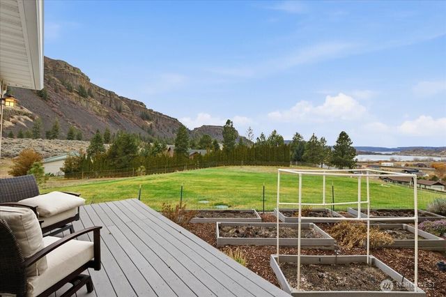 19994 Coulee View Road, Electric City, WA 99123