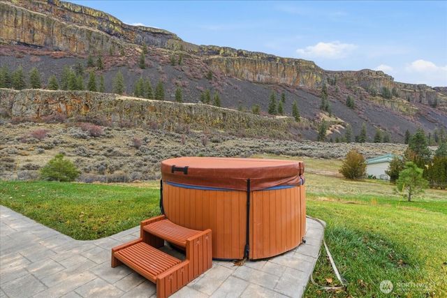 19994 Coulee View Road, Electric City, WA 99123