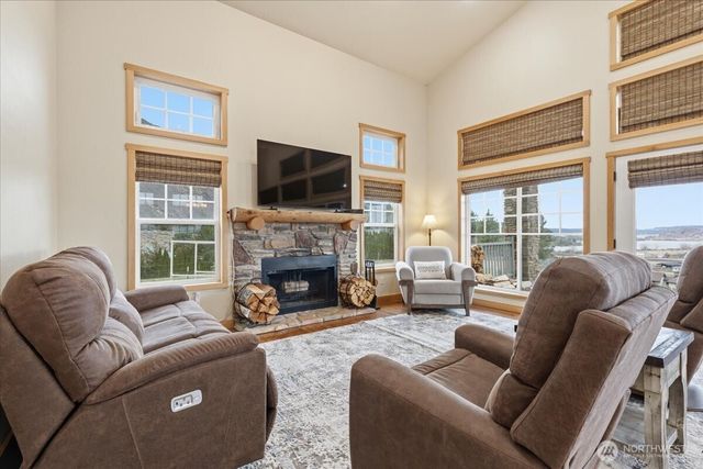 19994 Coulee View Road, Electric City, WA 99123