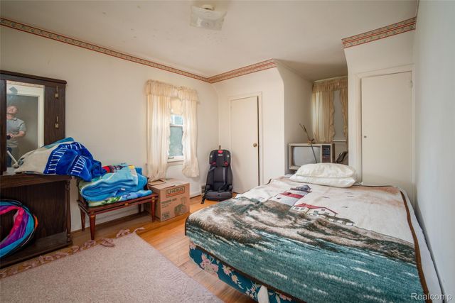 228 Coleman Drive, Waterford Charter Township, MI 48328