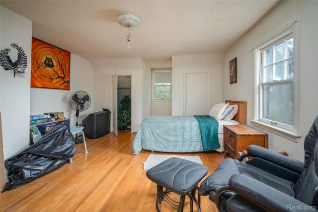 228 Coleman Drive, Waterford Charter Township, MI 48328