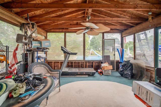 228 Coleman Drive, Waterford Charter Township, MI 48328
