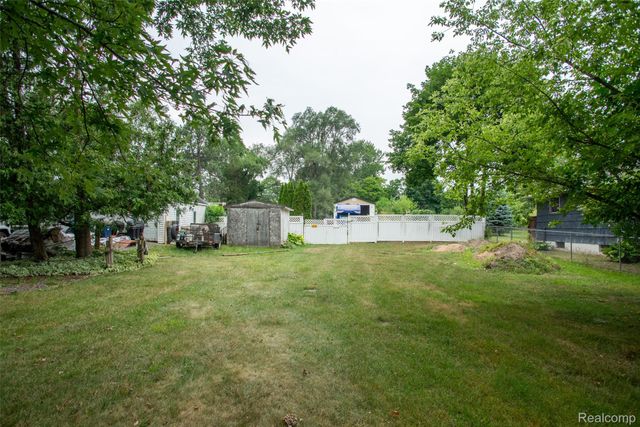 228 Coleman Drive, Waterford Charter Township, MI 48328