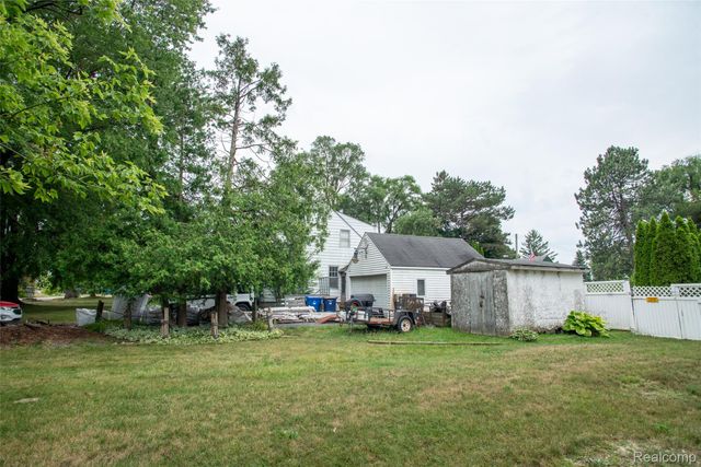 228 Coleman Drive, Waterford Charter Township, MI 48328