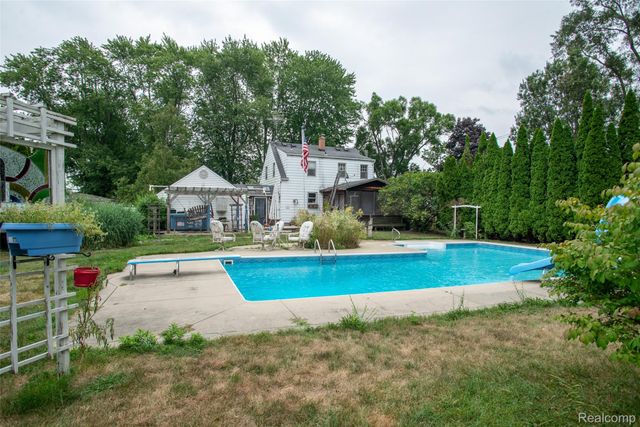 228 Coleman Drive, Waterford Charter Township, MI 48328