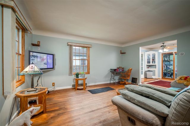 228 Coleman Drive, Waterford Charter Township, MI 48328
